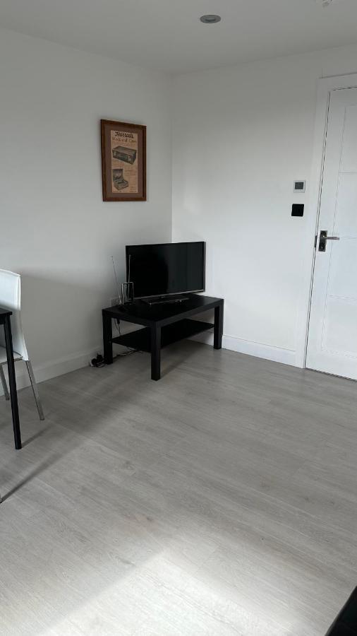 Stunning New 1 Bedroom Apartment Λονδίνο Εξωτερικό φωτογραφία